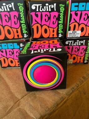 *VIRAL RARE* MINI Groovy NeeDoh Hot Pink Round ball Squish!!!